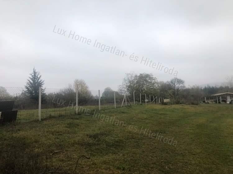 Eladó 2899nm-es zártkerti telek Környén