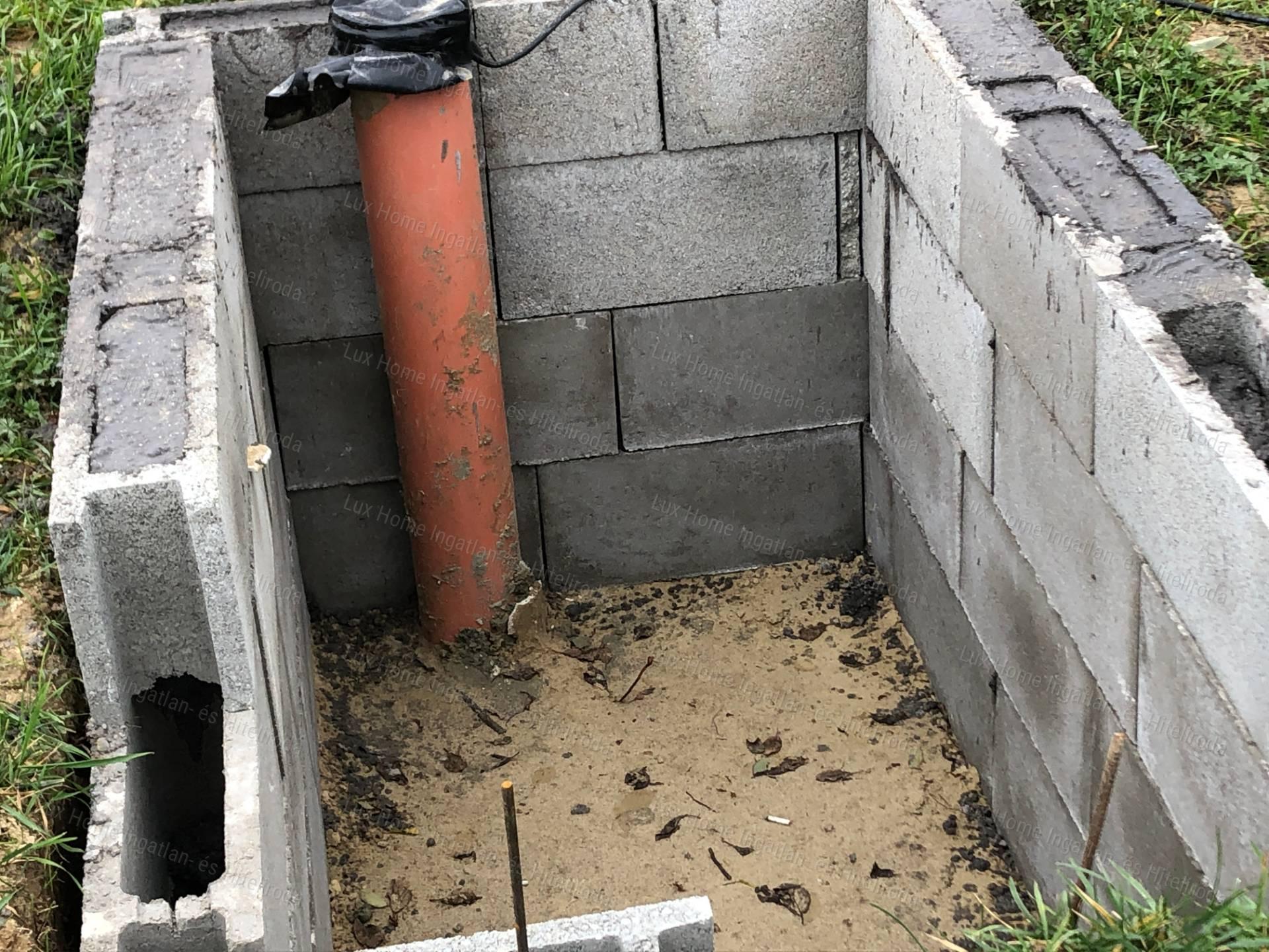Eladó 2899nm-es zártkerti telek Környén