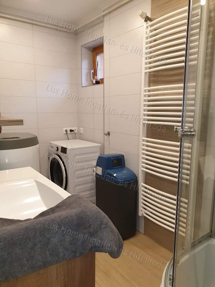 Eladó luxus, több generációs családi ház Nagyigmándon!