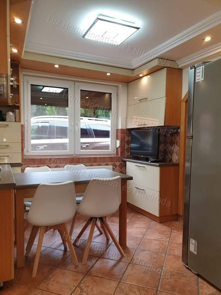 Eladó luxus, több generációs családi ház Nagyigmándon!