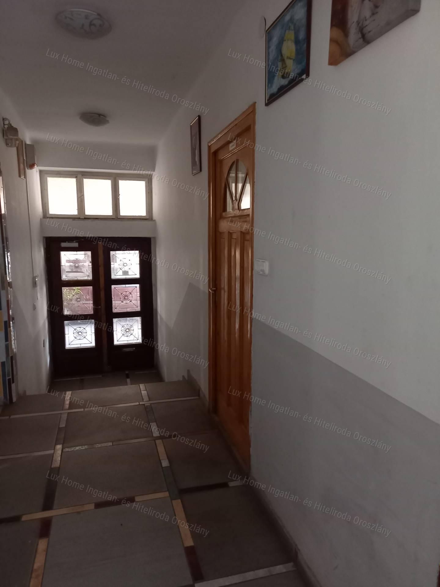 Eladó Oroszlány központjában 478 m2-es társasház befektetőknek
