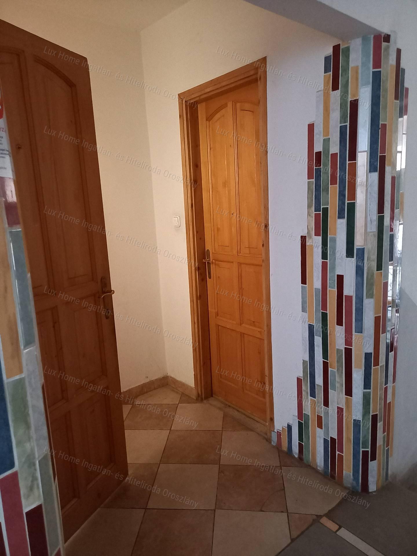 Eladó Oroszlány központjában 478 m2-es társasház befektetőknek