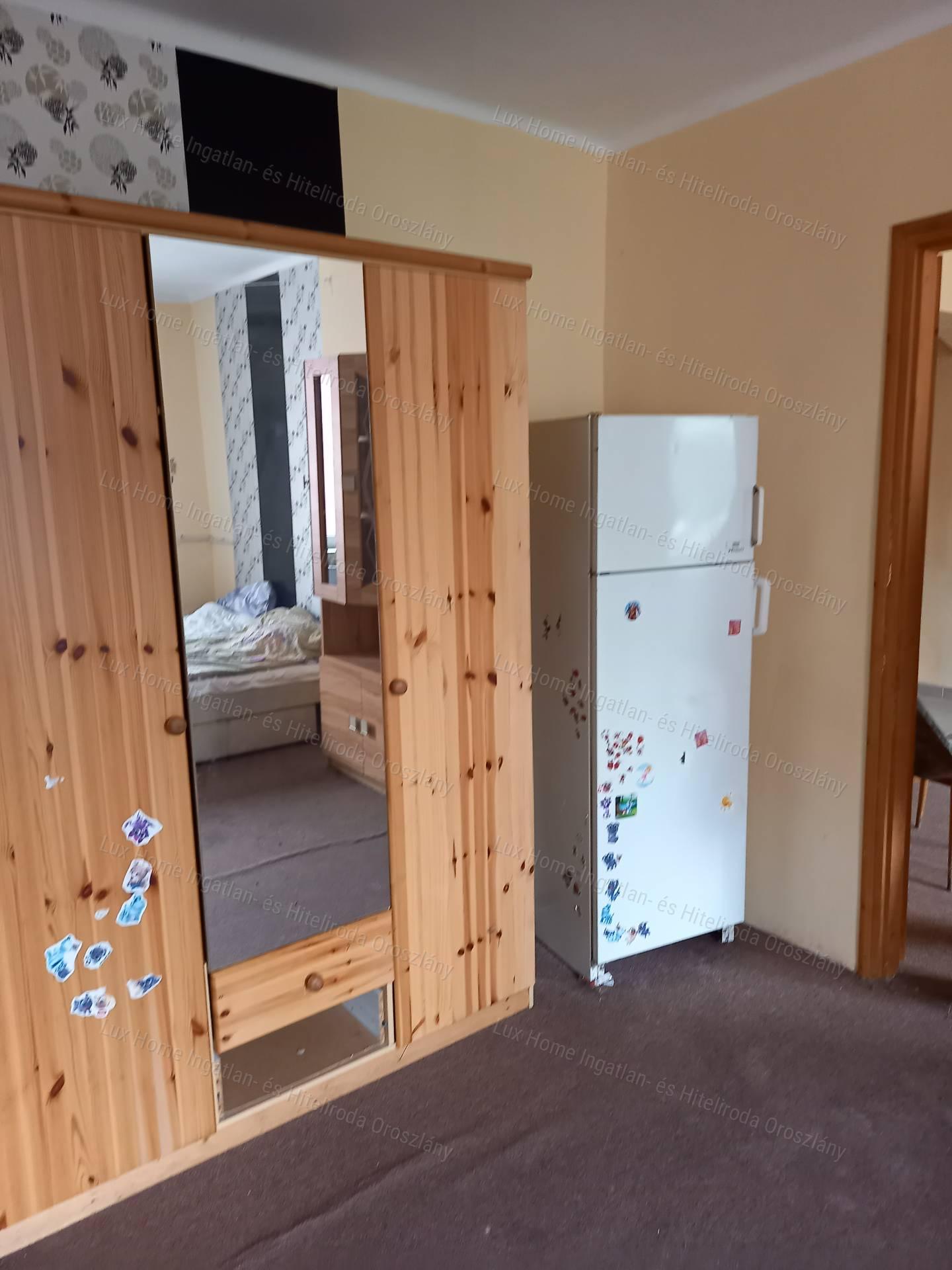 Eladó Oroszlány központjában 478 m2-es társasház befektetőknek