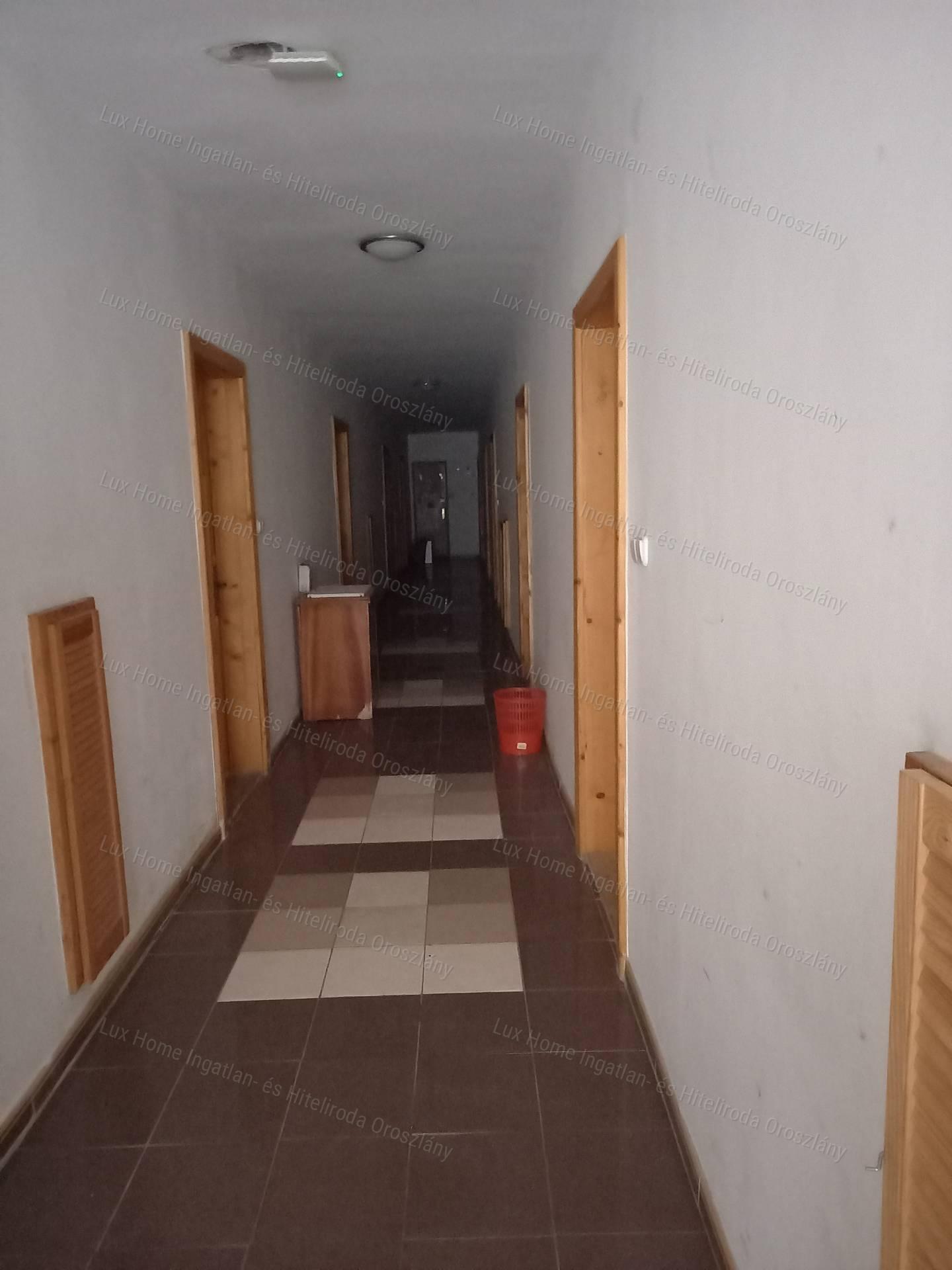Eladó Oroszlány központjában 478 m2-es társasház befektetőknek
