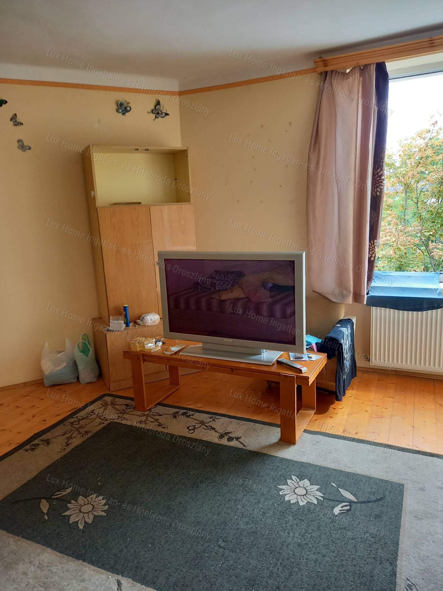 Eladó Oroszlány központjában 478 m2-es társasház befektetőknek