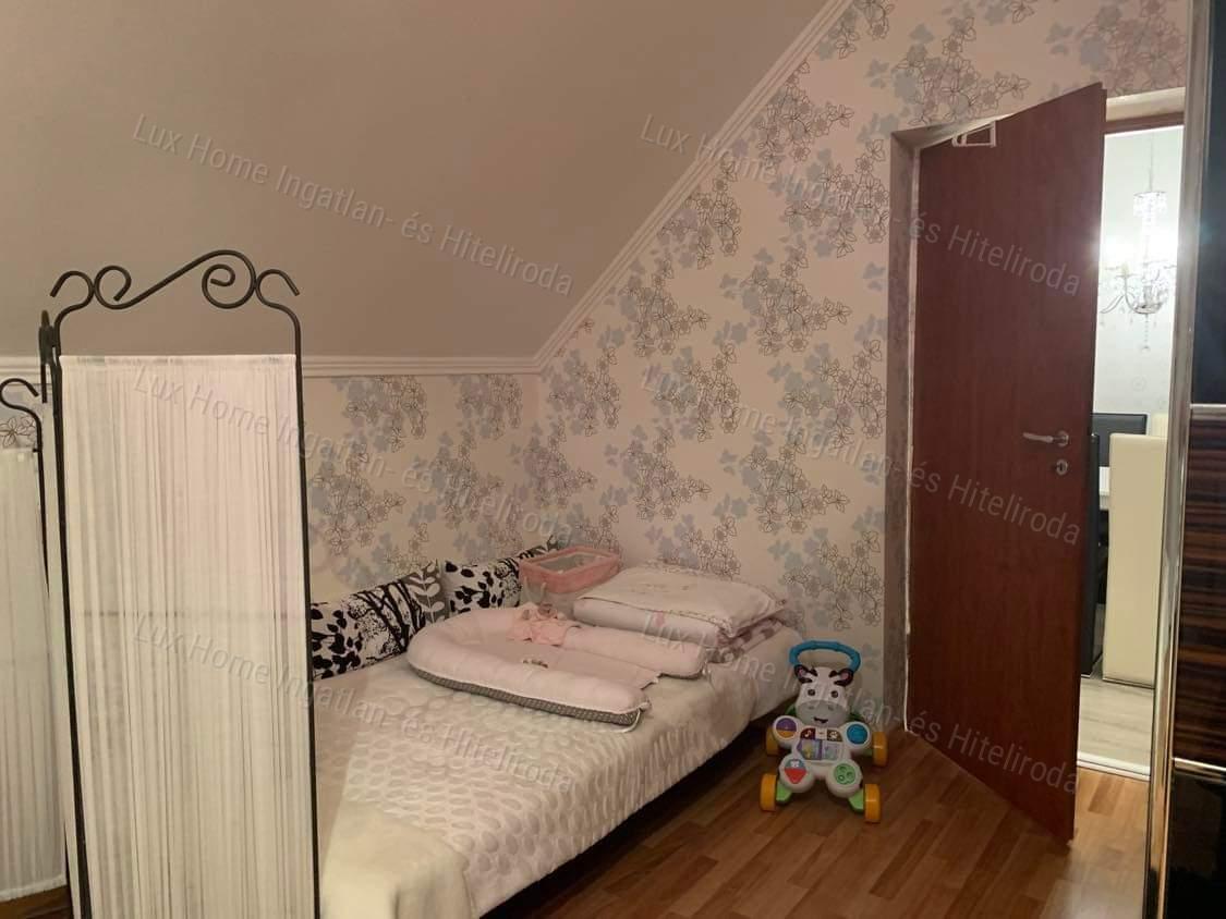 ELADÓ LUXUS családi ház Tatabányán, akár 3 generációnak!