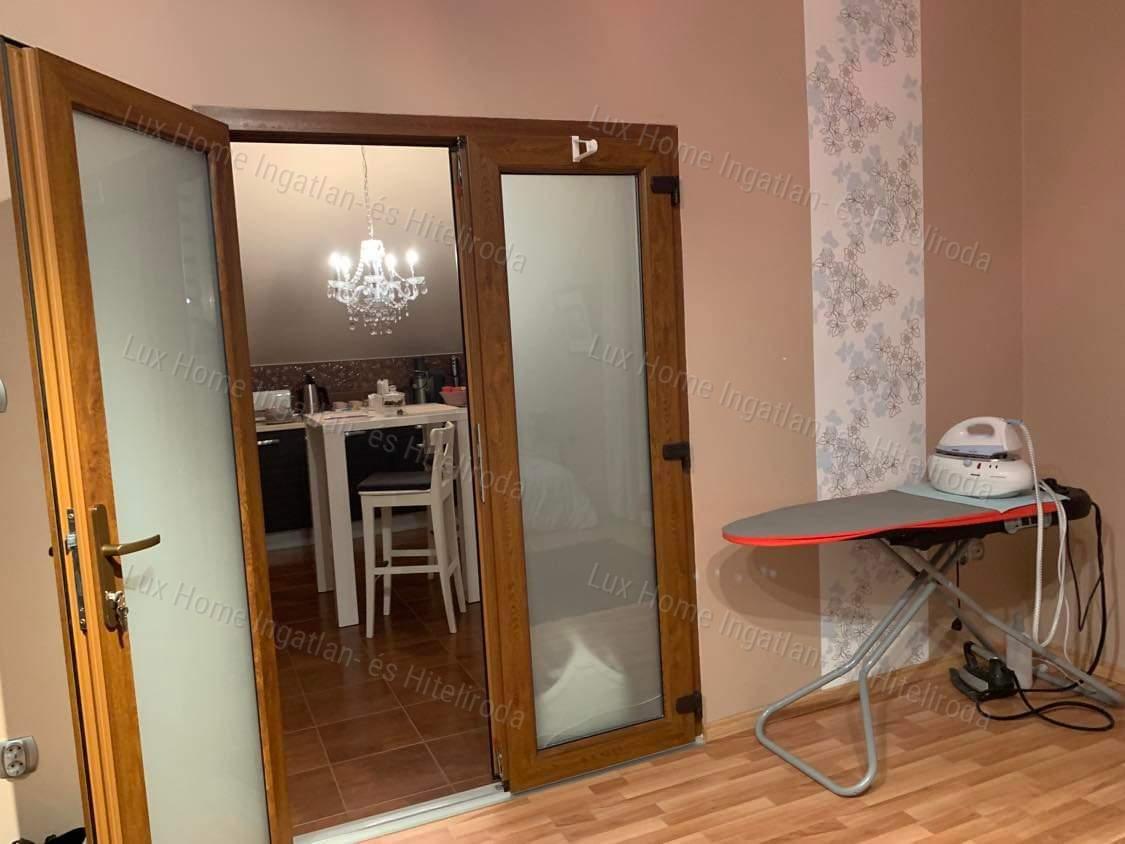 ELADÓ LUXUS családi ház Tatabányán, akár 3 generációnak!