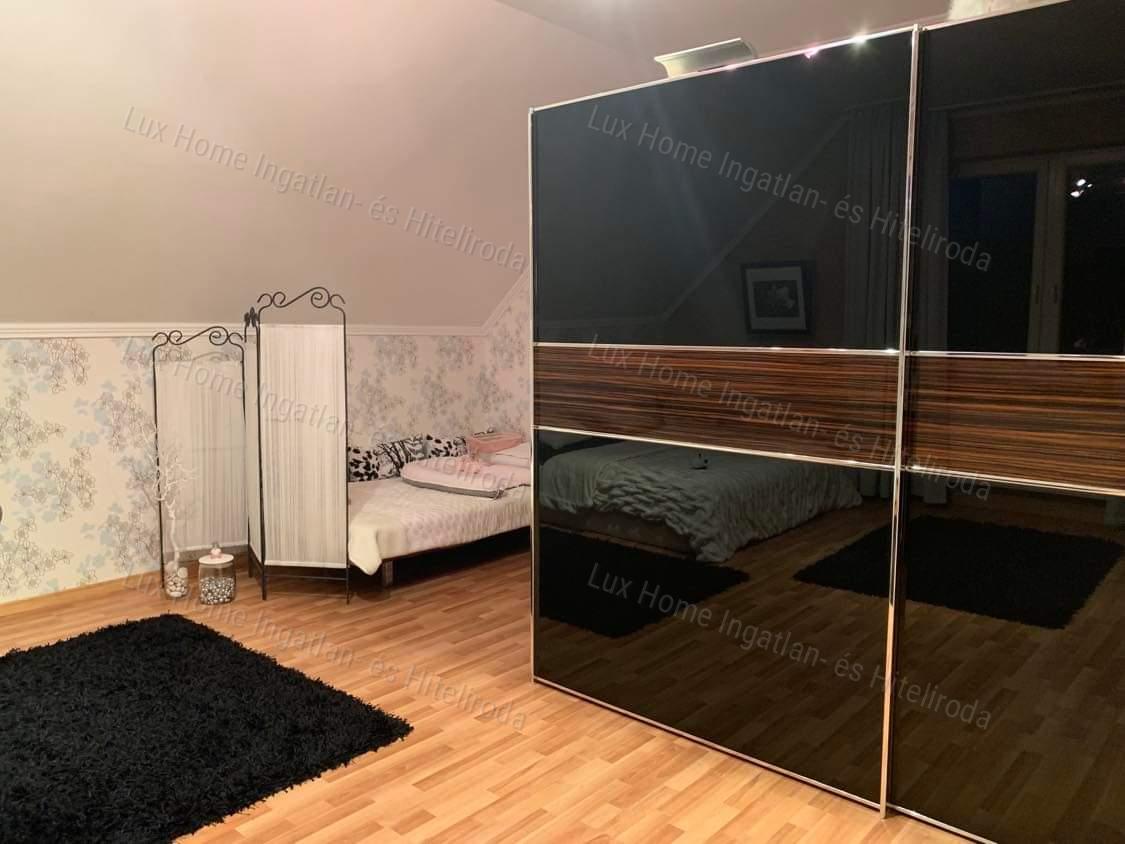 ELADÓ LUXUS családi ház Tatabányán, akár 3 generációnak!