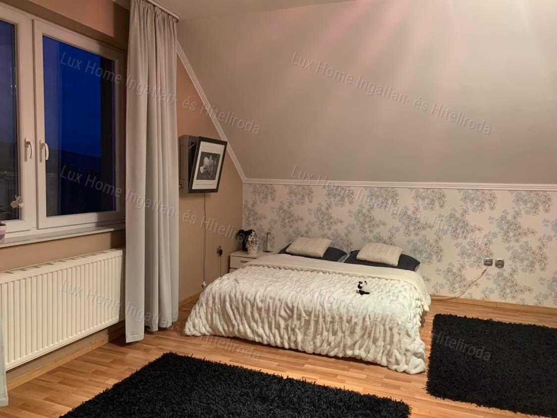 ELADÓ LUXUS családi ház Tatabányán, akár 3 generációnak!