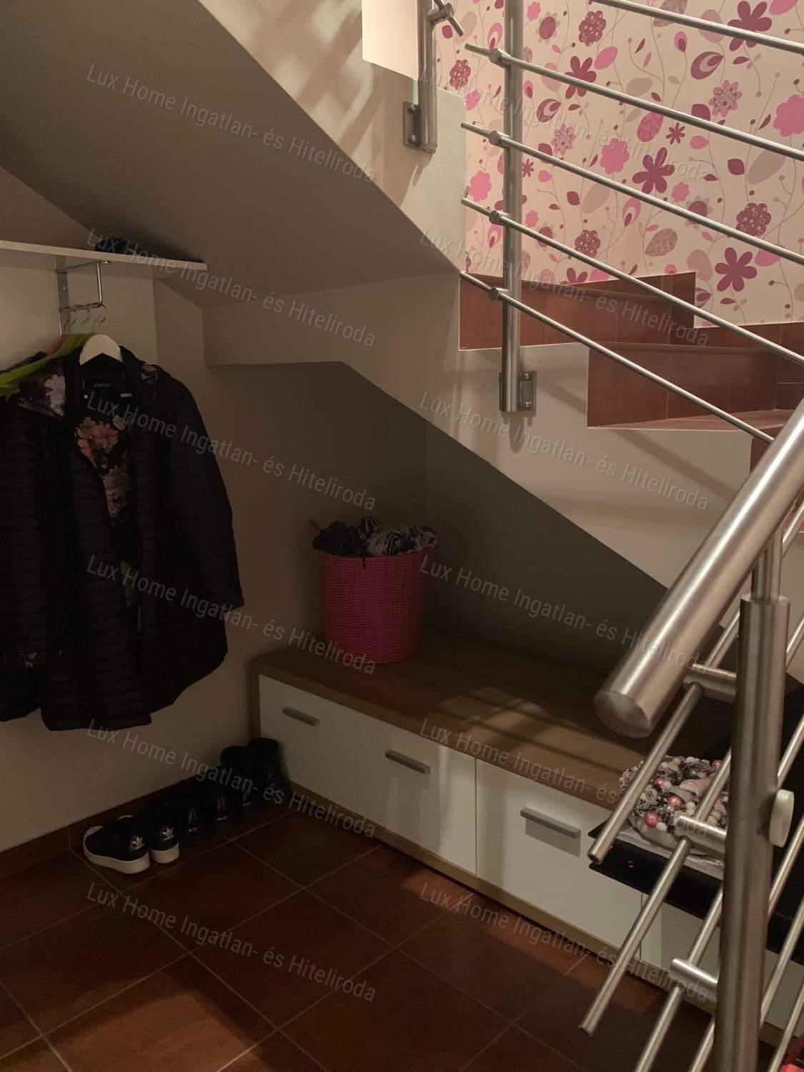 ELADÓ LUXUS családi ház Tatabányán, akár 3 generációnak!