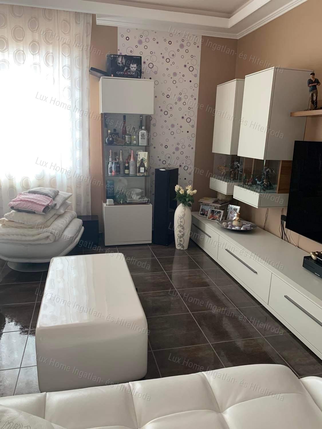 ELADÓ LUXUS családi ház Tatabányán, akár 3 generációnak!