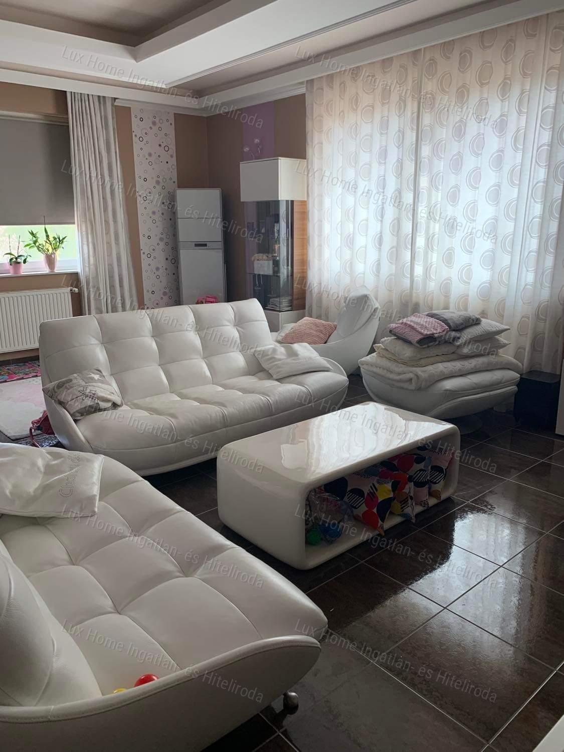 ELADÓ LUXUS családi ház Tatabányán, akár 3 generációnak!