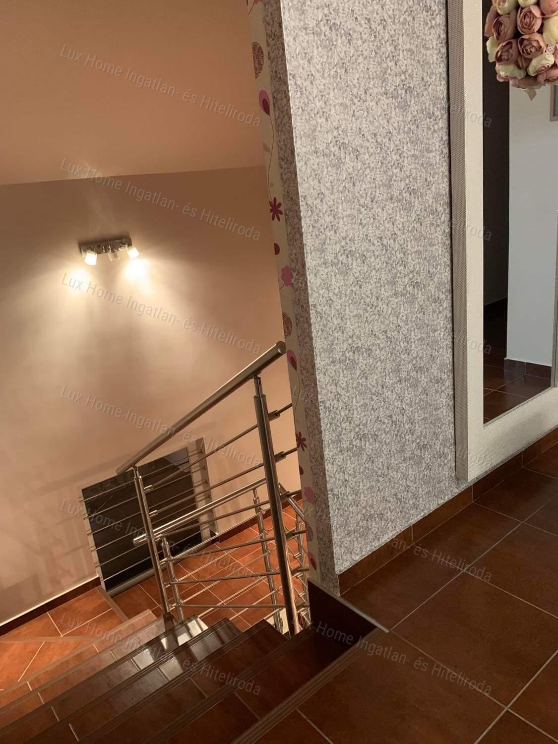 ELADÓ LUXUS családi ház Tatabányán, akár 3 generációnak!