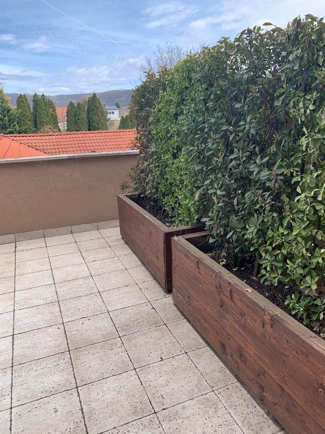 ELADÓ LUXUS családi ház Tatabányán, akár 3 generációnak!