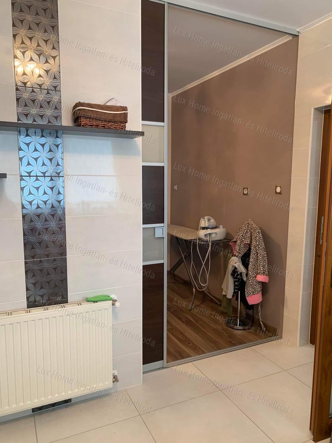 ELADÓ LUXUS családi ház Tatabányán, akár 3 generációnak!