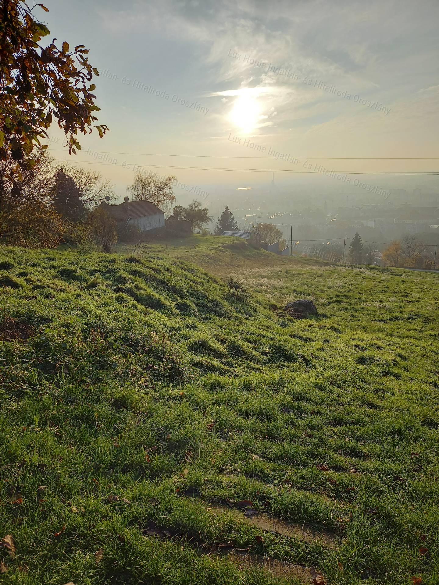 Tatabánya Kőhegy sétány - gyönyörű panorámával építési telek eladó