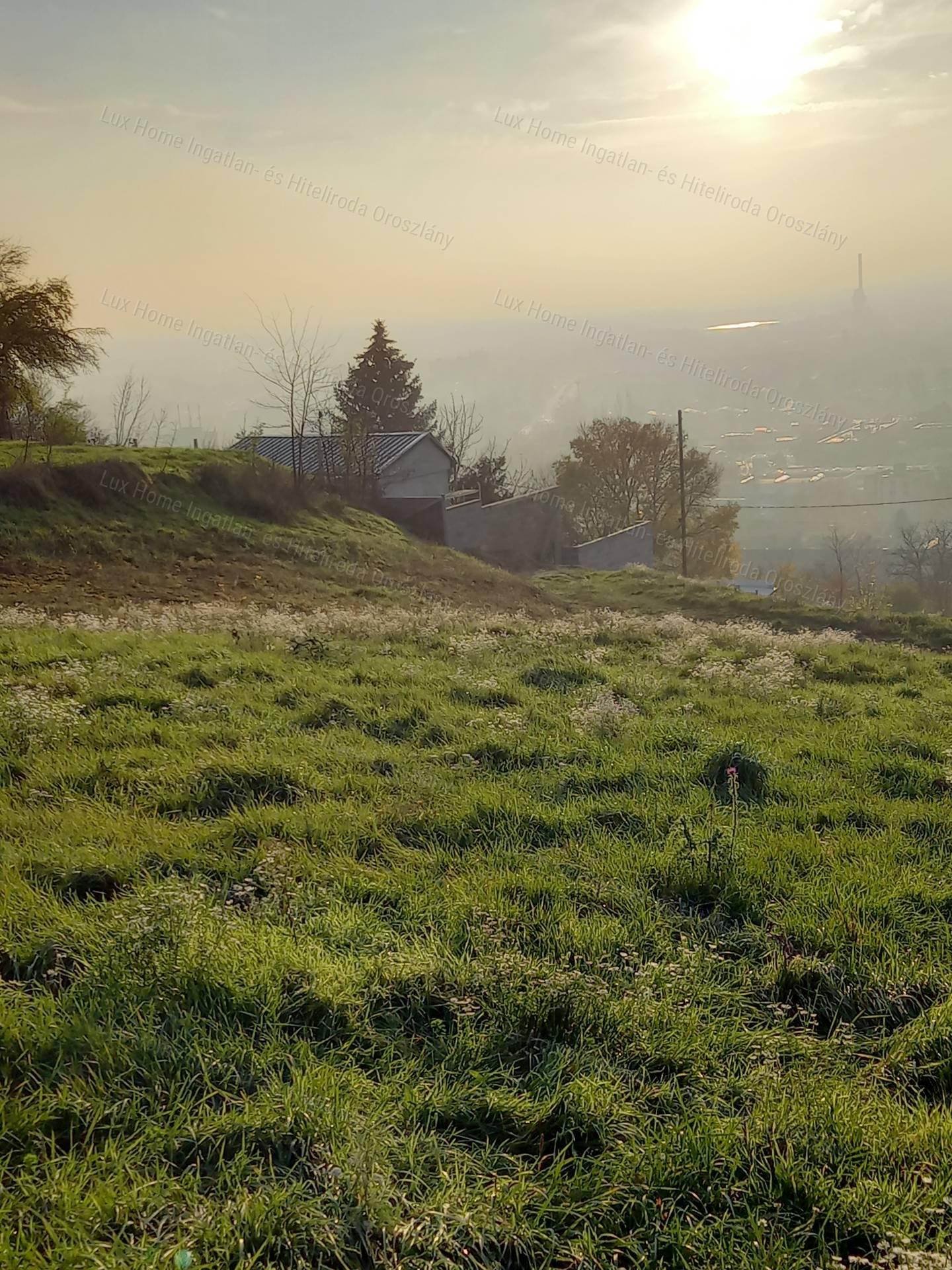 Tatabánya Kőhegy sétány - gyönyörű panorámával építési telek eladó