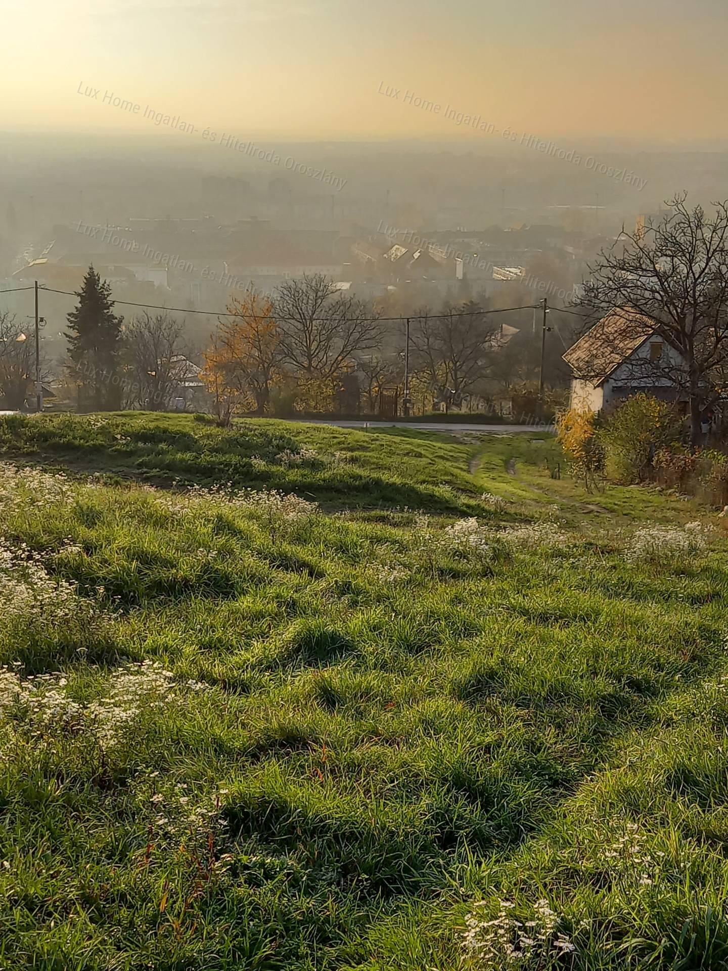 Tatabánya Kőhegy sétány - gyönyörű panorámával építési telek eladó