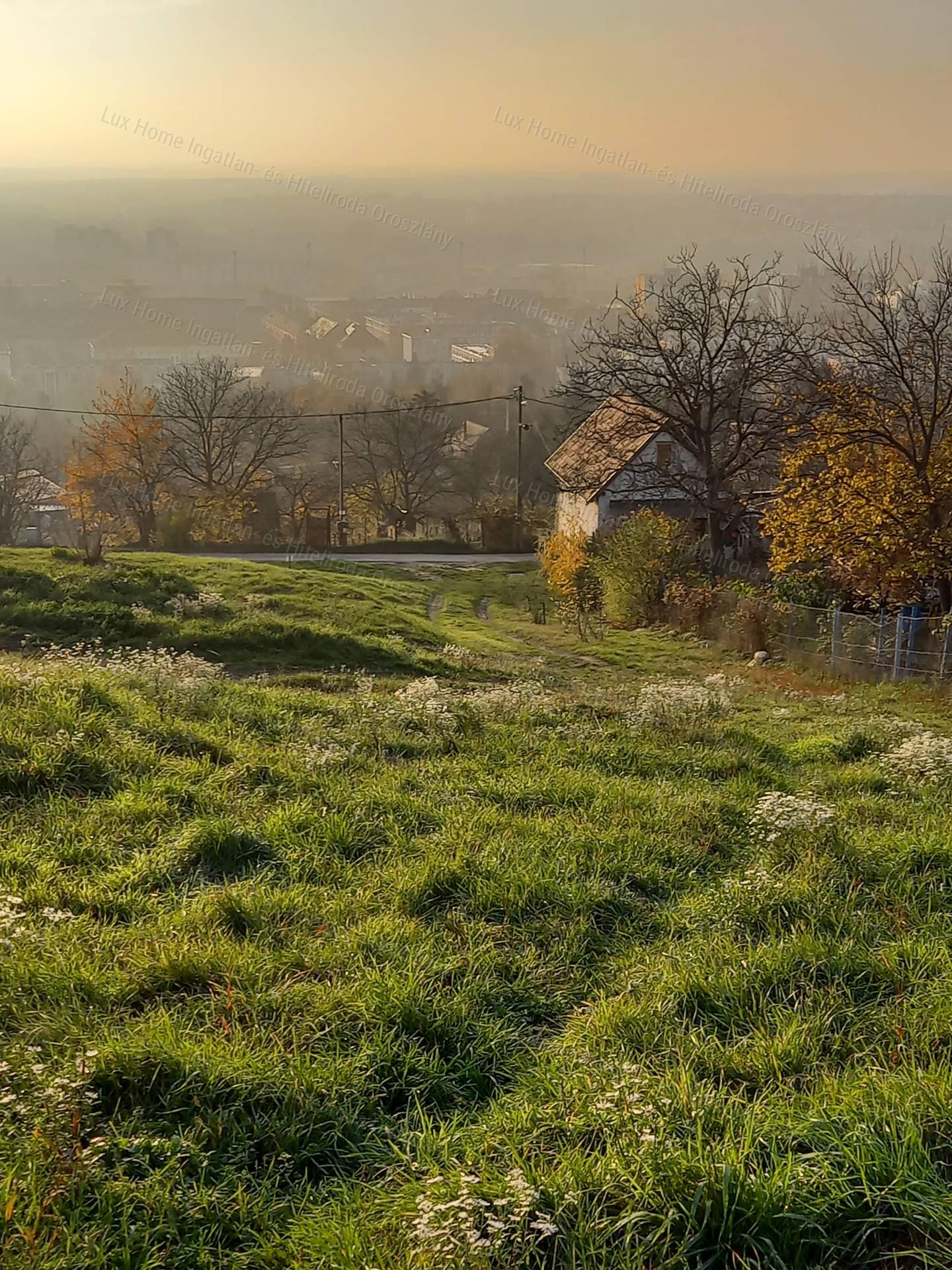Tatabánya Kőhegy sétány - gyönyörű panorámával építési telek eladó