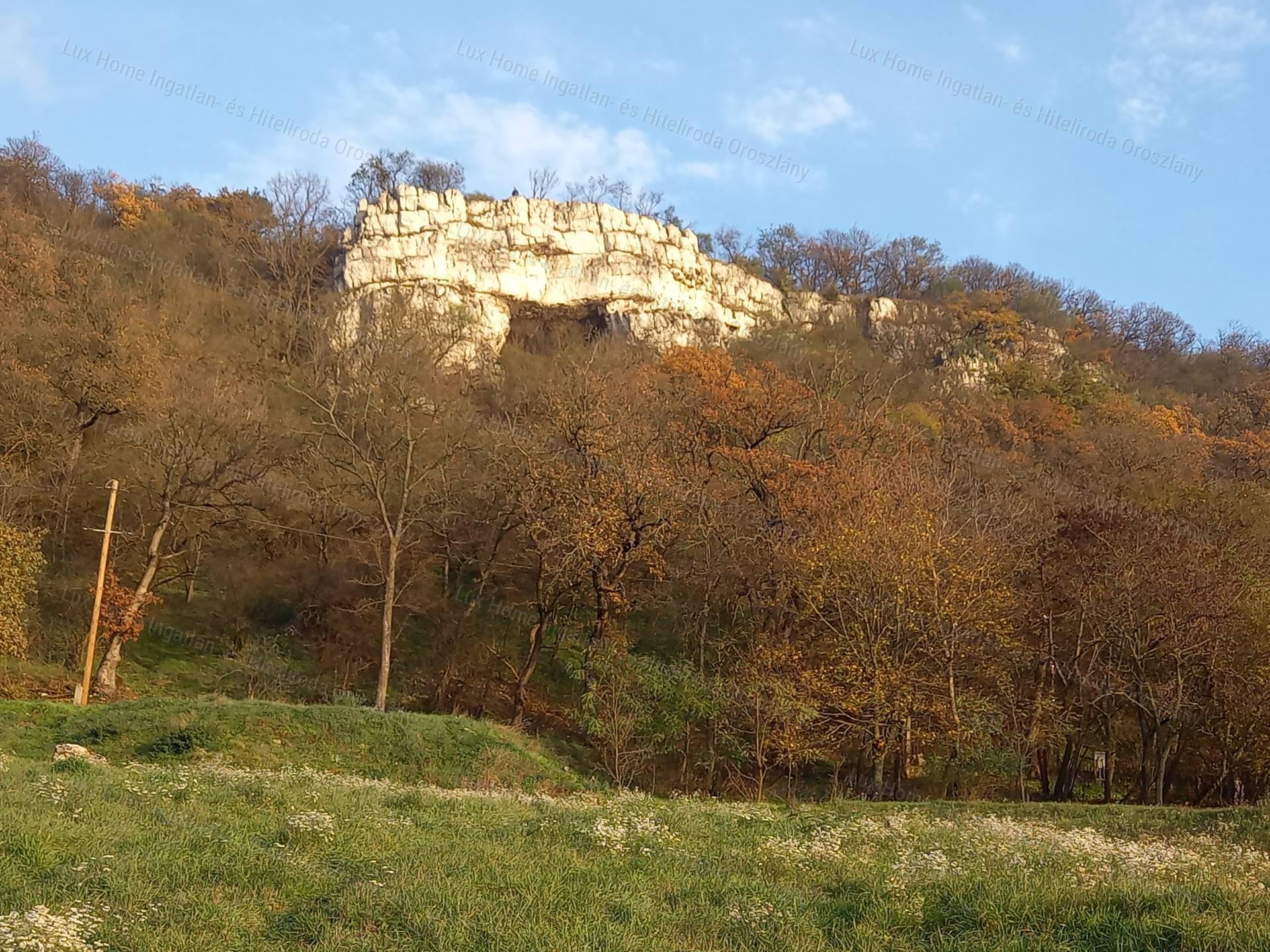 Tatabánya Kőhegy sétány - gyönyörű panorámával építési telek eladó