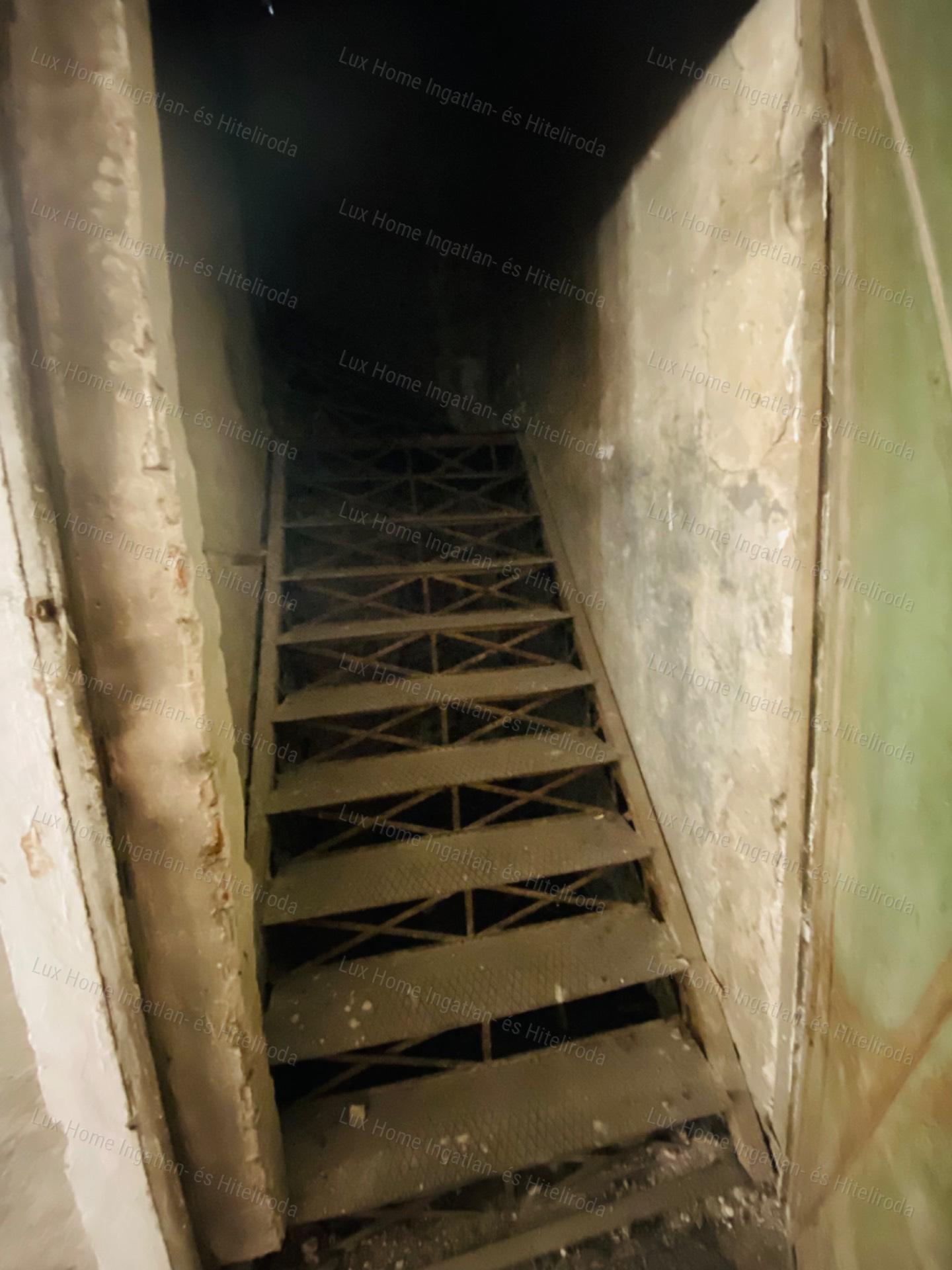 Eladó ipari létesítmény KOMÁROMBAN, a városközpontban!