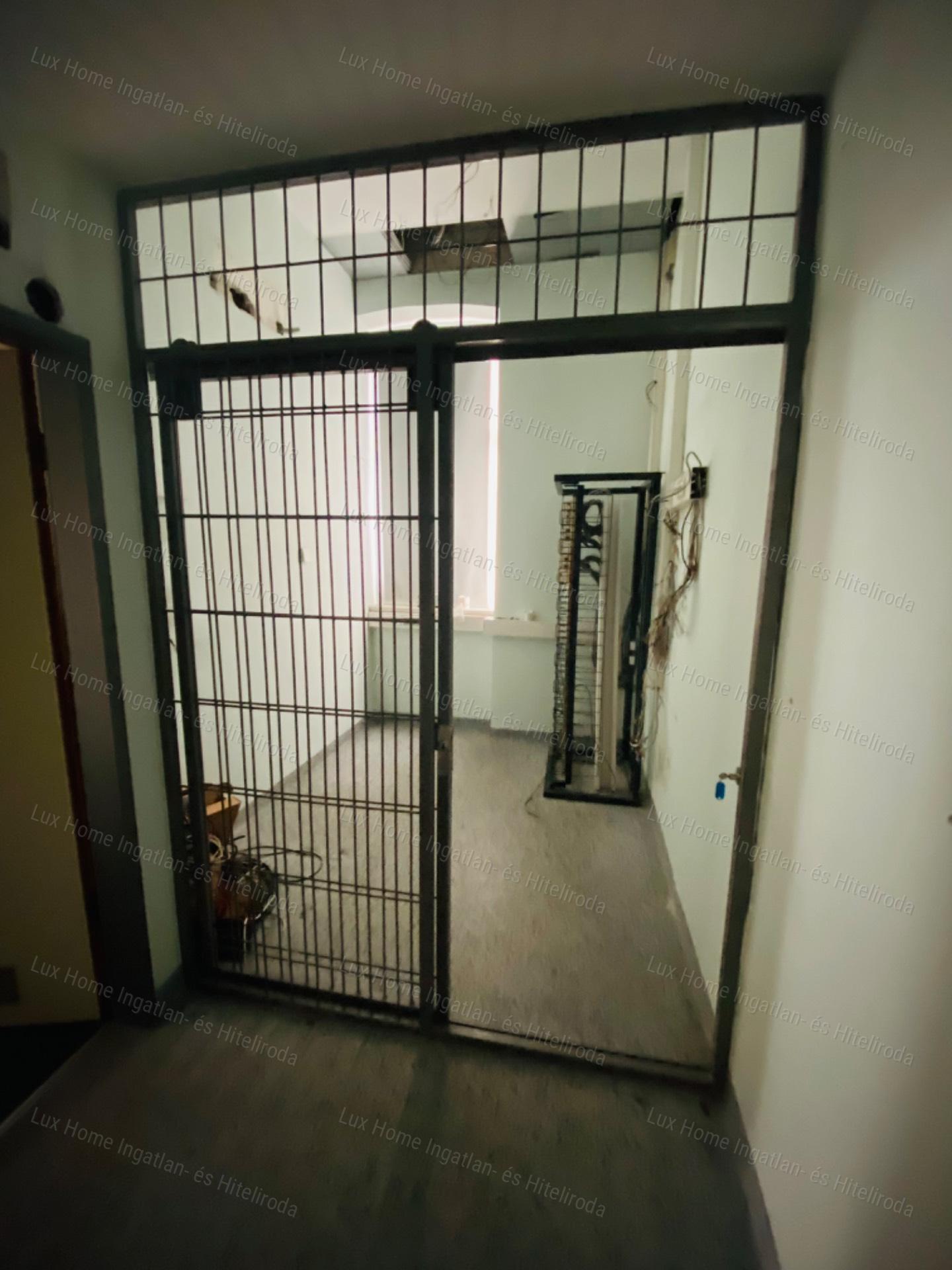 Eladó ipari létesítmény KOMÁROMBAN, a városközpontban!