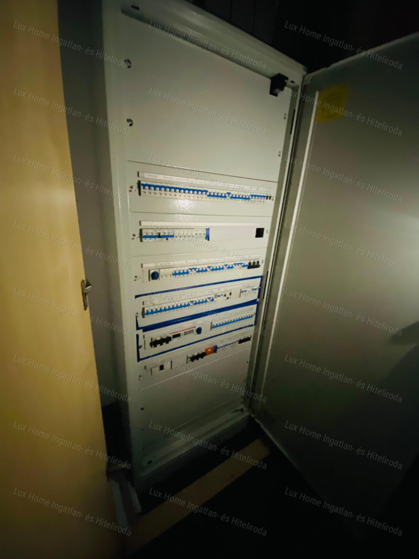 Eladó ipari létesítmény KOMÁROMBAN, a városközpontban!