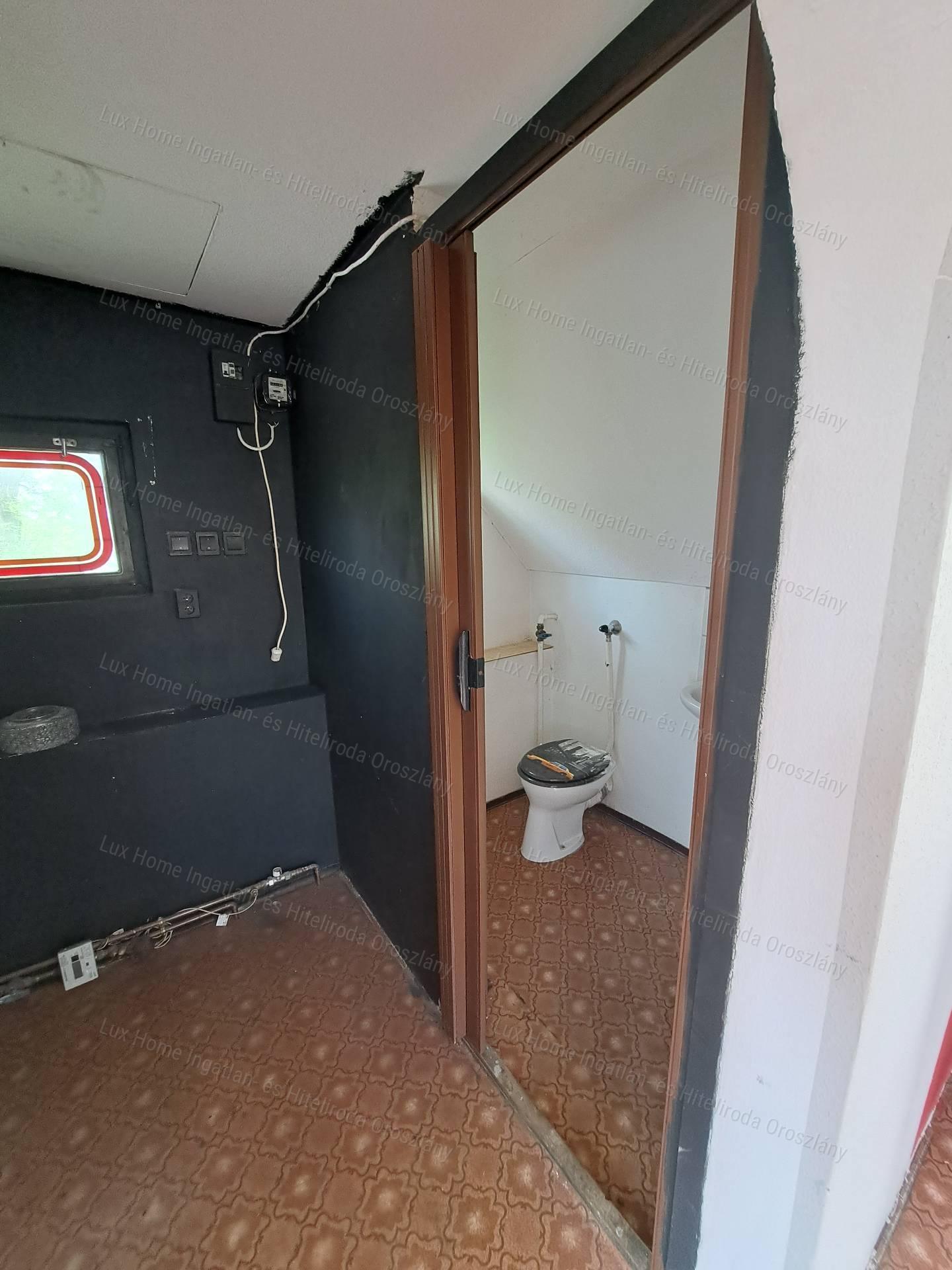 Eladó üzlethelyiség Oroszlányon forgalmas helyen!