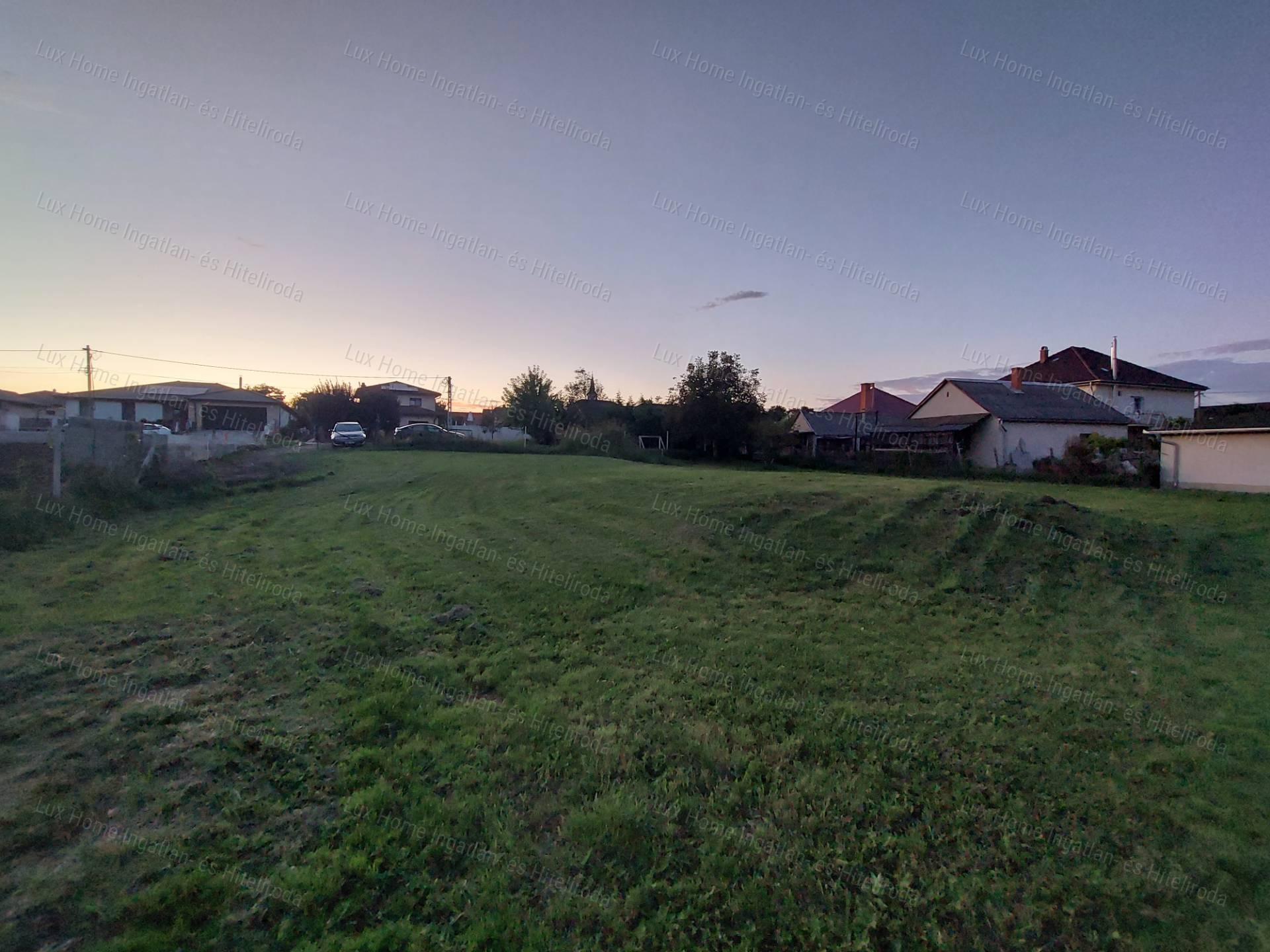 Eladó 1749 m2-es építési telek Kecskéd belterületén