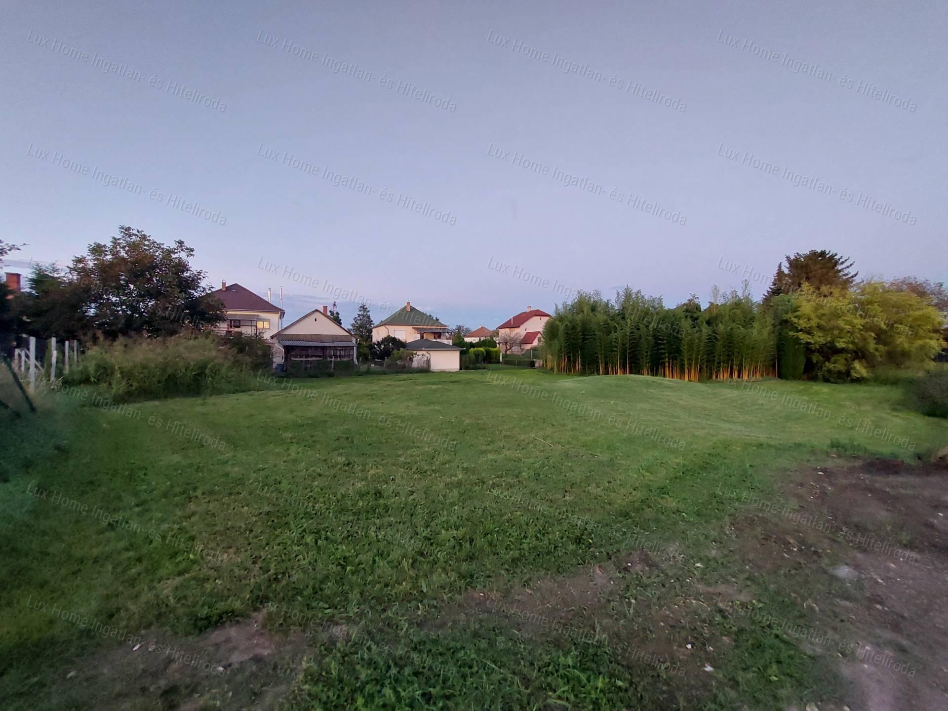 Eladó 1749 m2-es építési telek Kecskéd belterületén