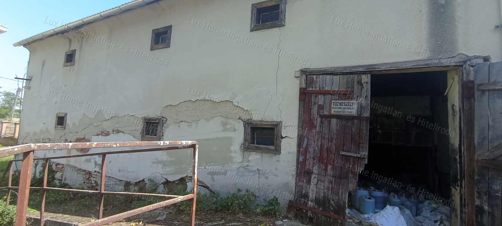 Kömlőd község határában közösségi szállás eladó
