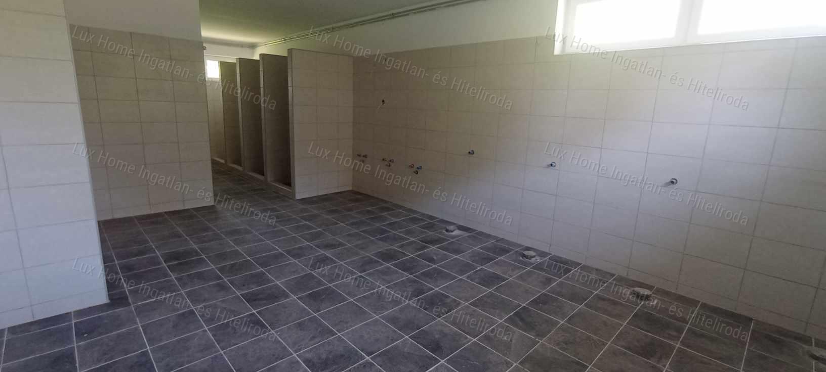 Kömlőd község határában közösségi szállás eladó