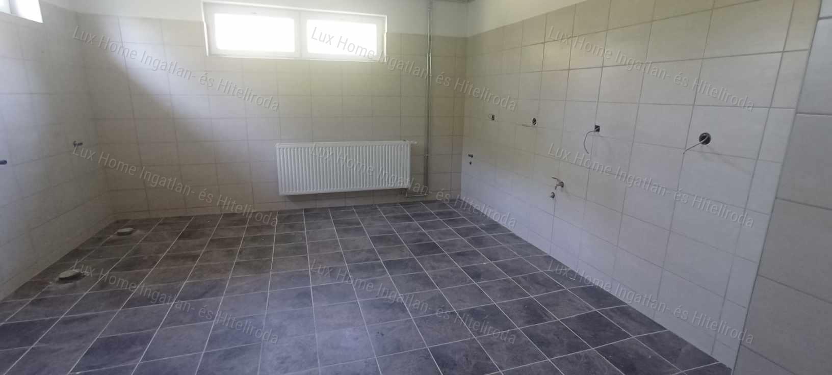 Kömlőd község határában közösségi szállás eladó