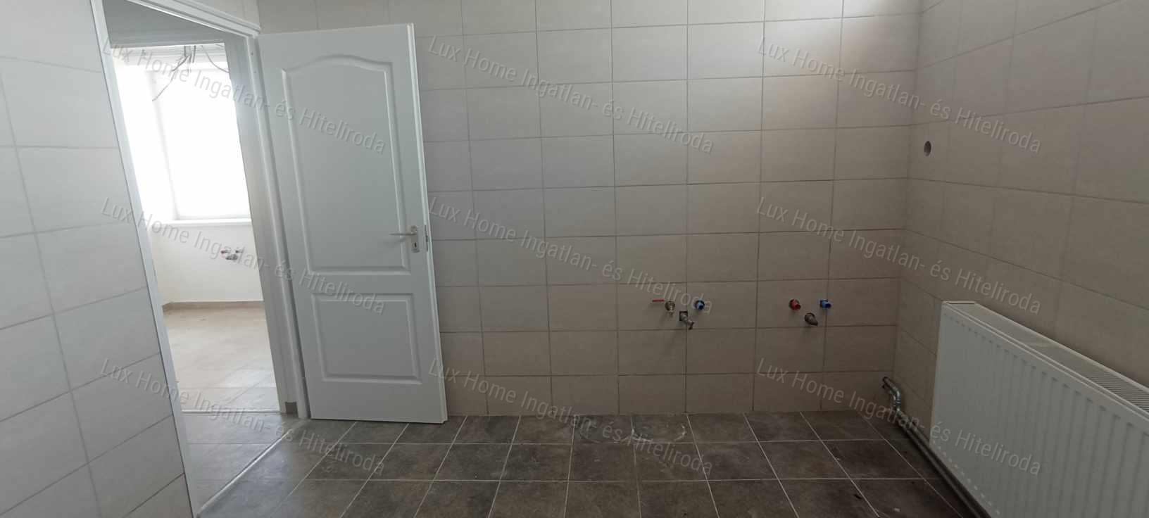 Kömlőd község határában közösségi szállás eladó