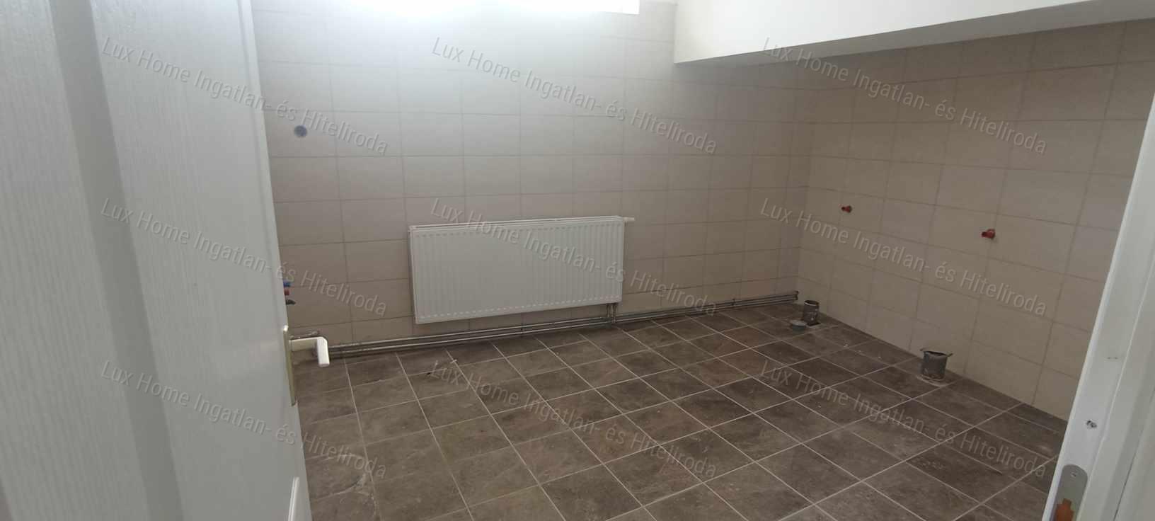 Kömlőd község határában közösségi szállás eladó