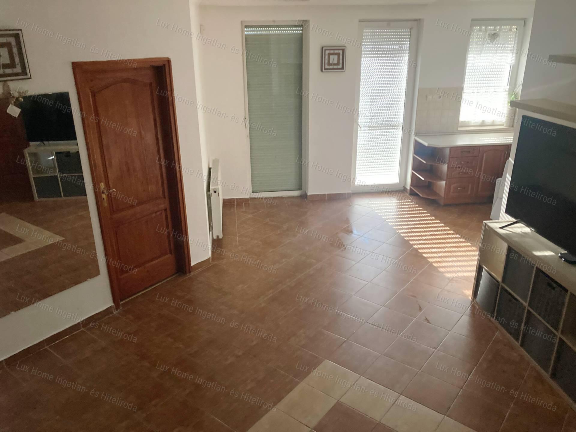 CSALÁDI OTTHON IGÉNYES KÖRNYEZETBEN!