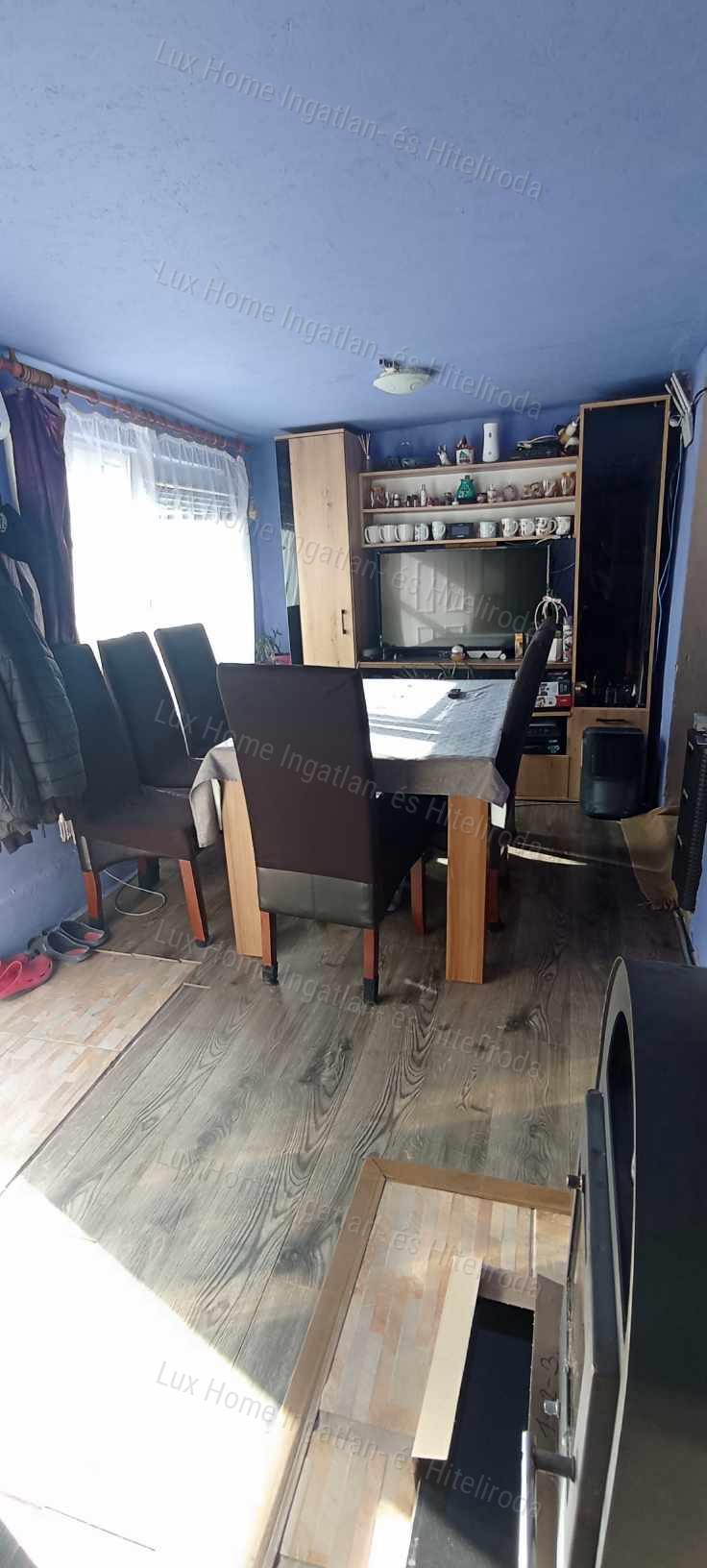 Eladó pazar panorámás 684nm zártkert, 73 nm-es, téliesített házikóval!