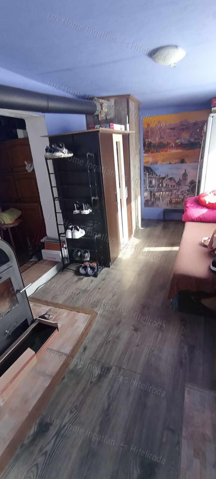 Eladó pazar panorámás 684nm zártkert, 73 nm-es, téliesített házikóval!