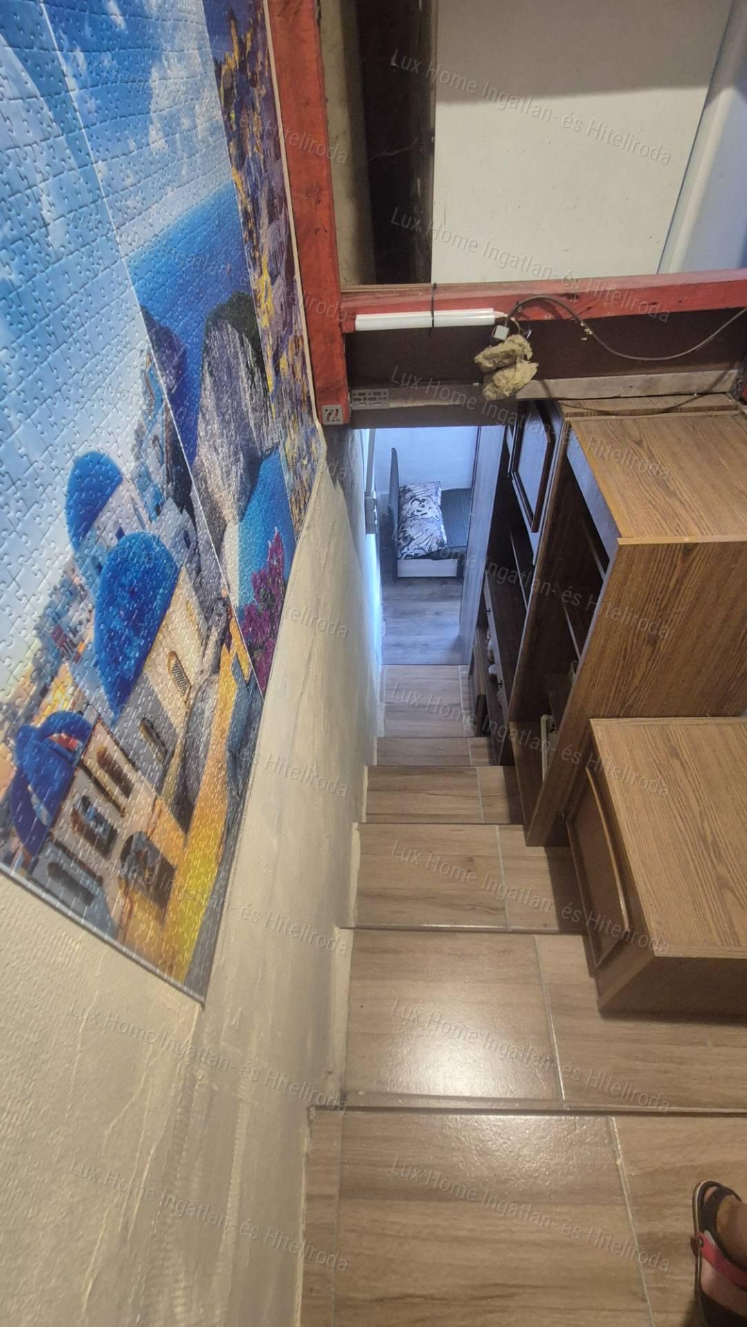 Eladó pazar panorámás 684nm zártkert, 73 nm-es, téliesített házikóval!