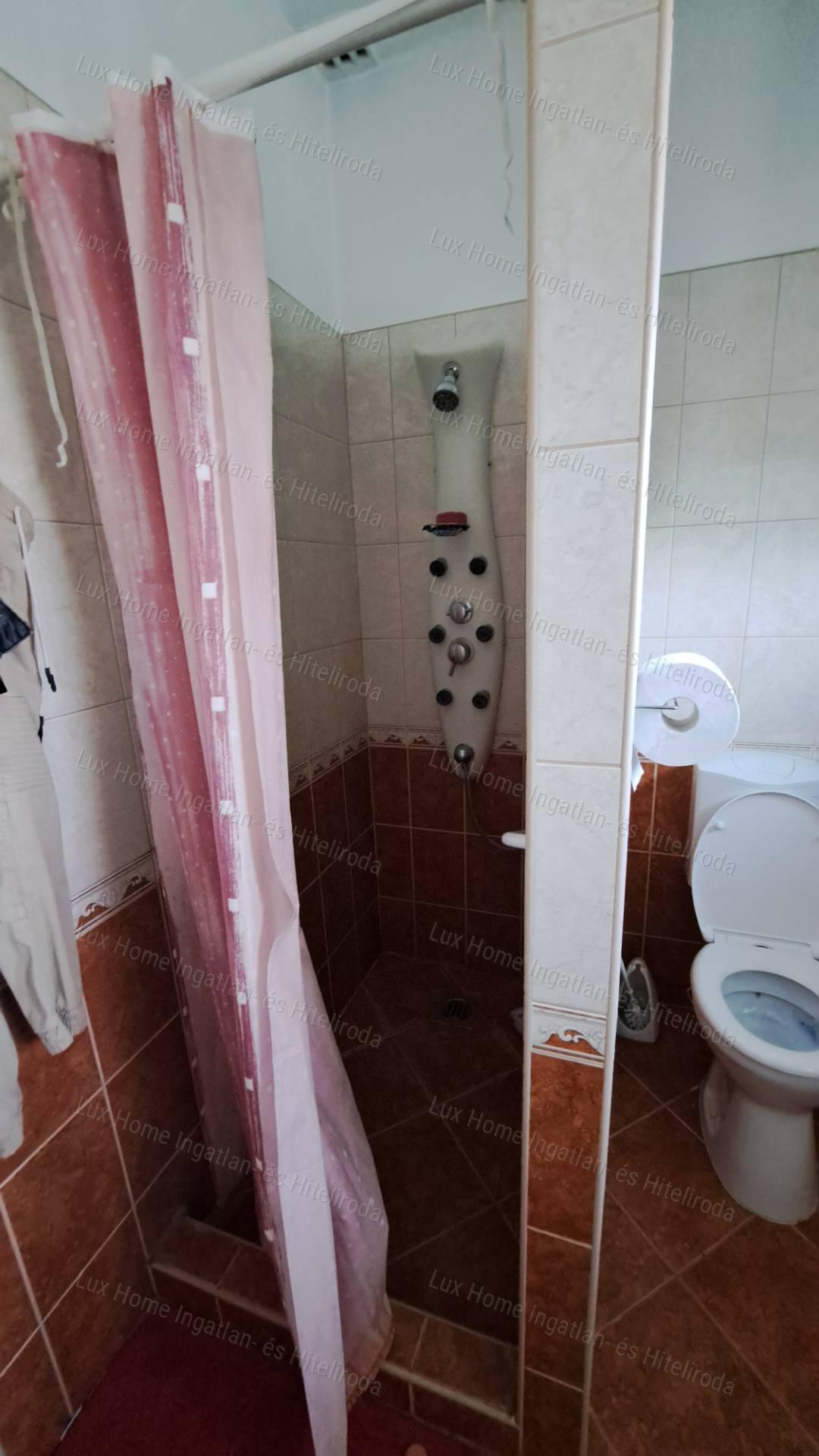 Eladó Oroszlányon 2 szoba +nappalis, kétszintes ház  872 m²-es telken