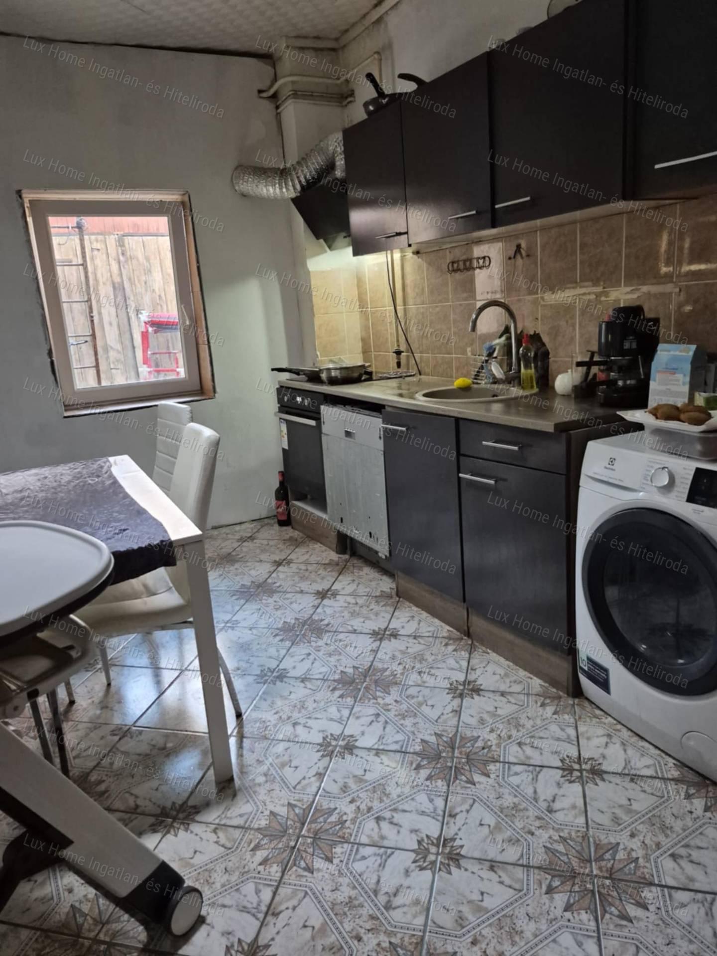 Nagysápon 4,5 szobás családi ház, garázzsal, pincével!