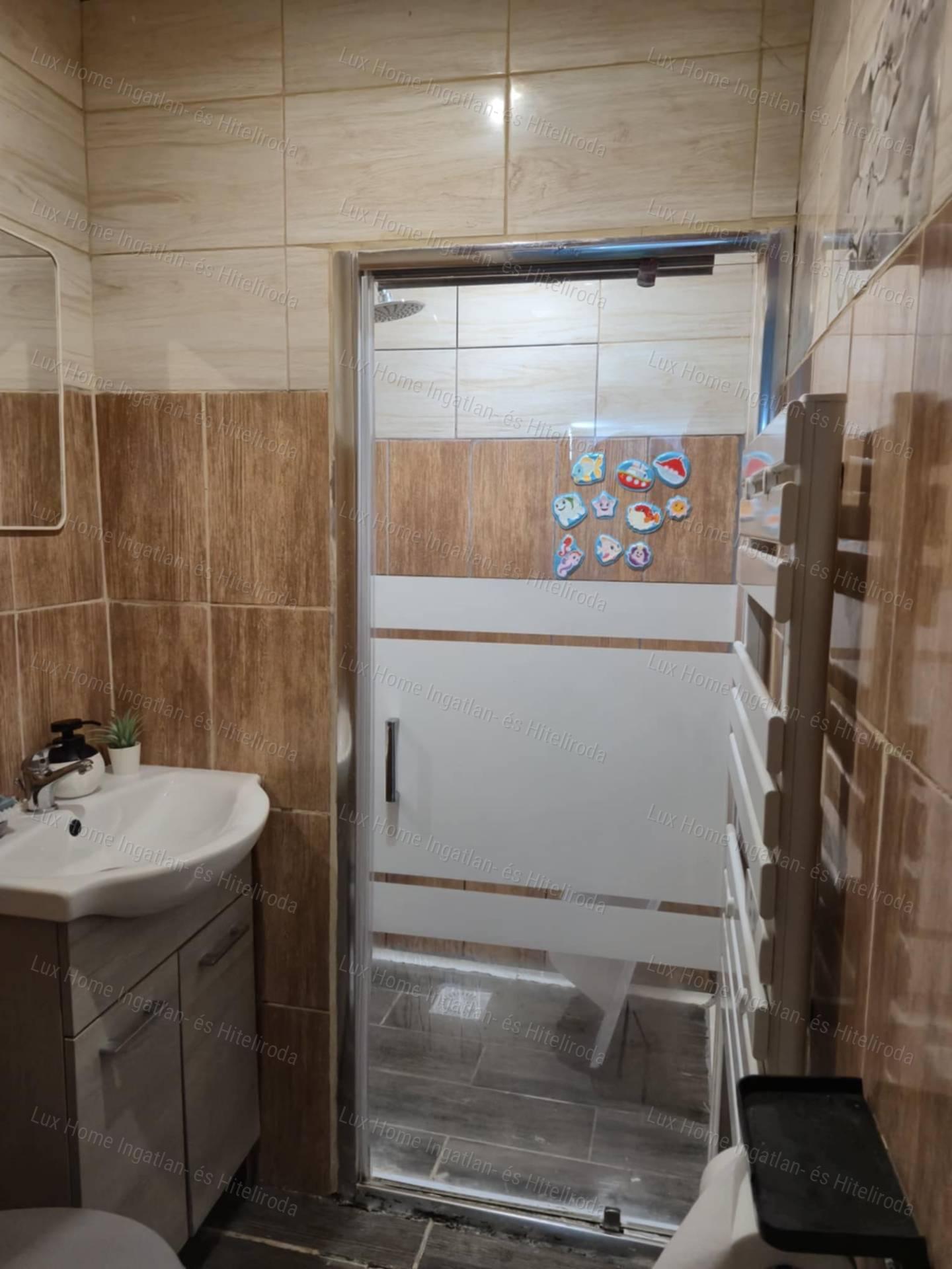 Nagysápon 4,5 szobás családi ház, garázzsal, pincével!