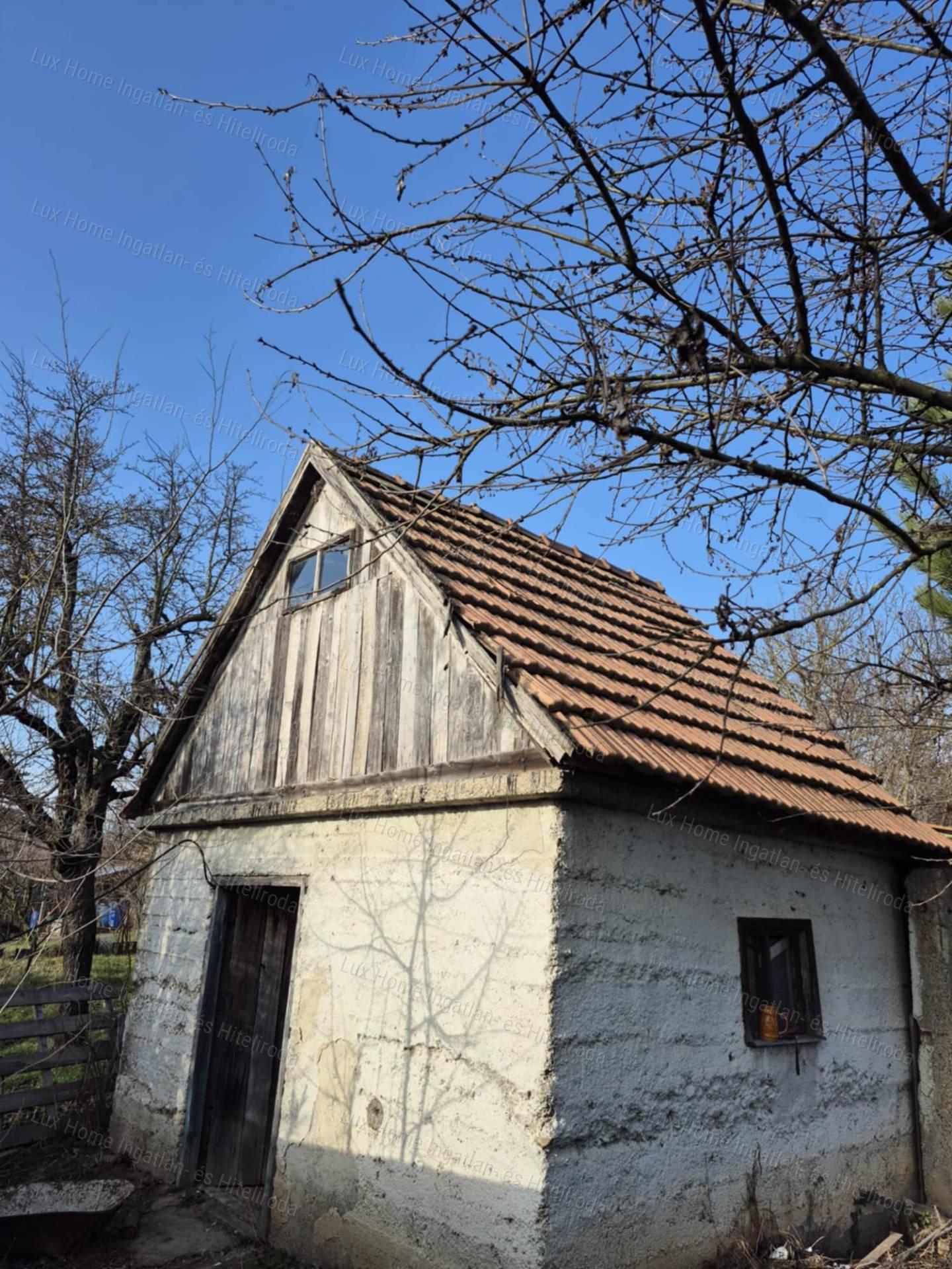 Nagysápon 4,5 szobás családi ház, garázzsal, pincével!