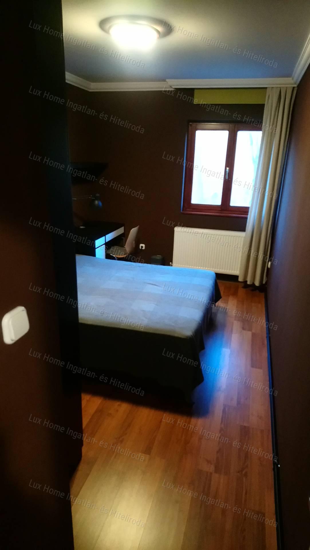 Kiadó kétszintes, bútorozott családi ház Koppánymonostoron!