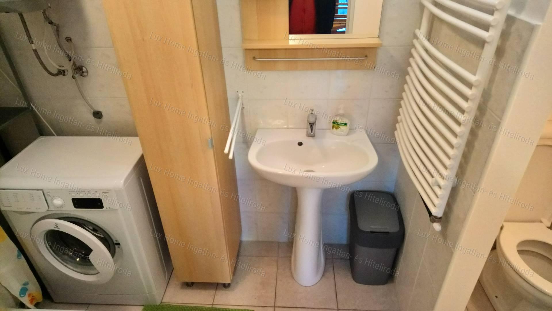 Kiadó kétszintes, bútorozott családi ház Koppánymonostoron!