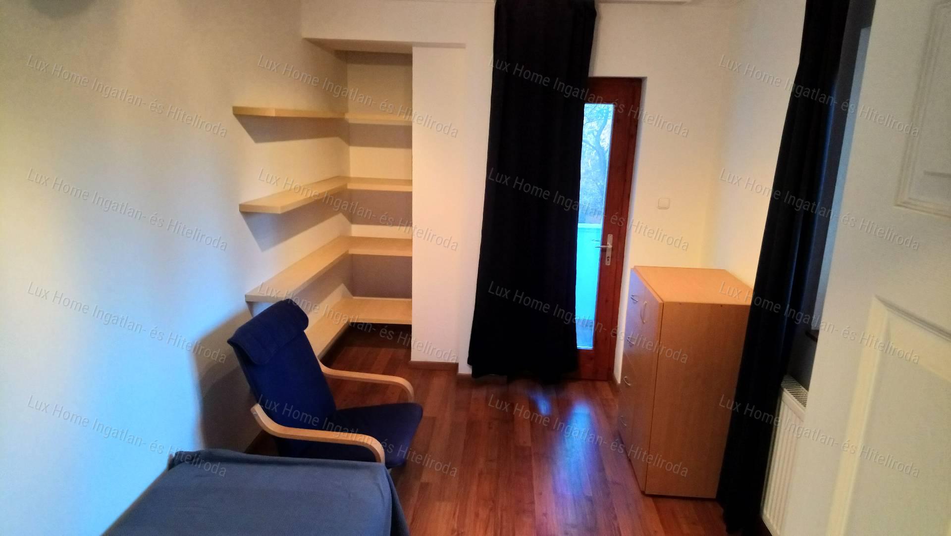 Kiadó kétszintes, bútorozott családi ház Koppánymonostoron!