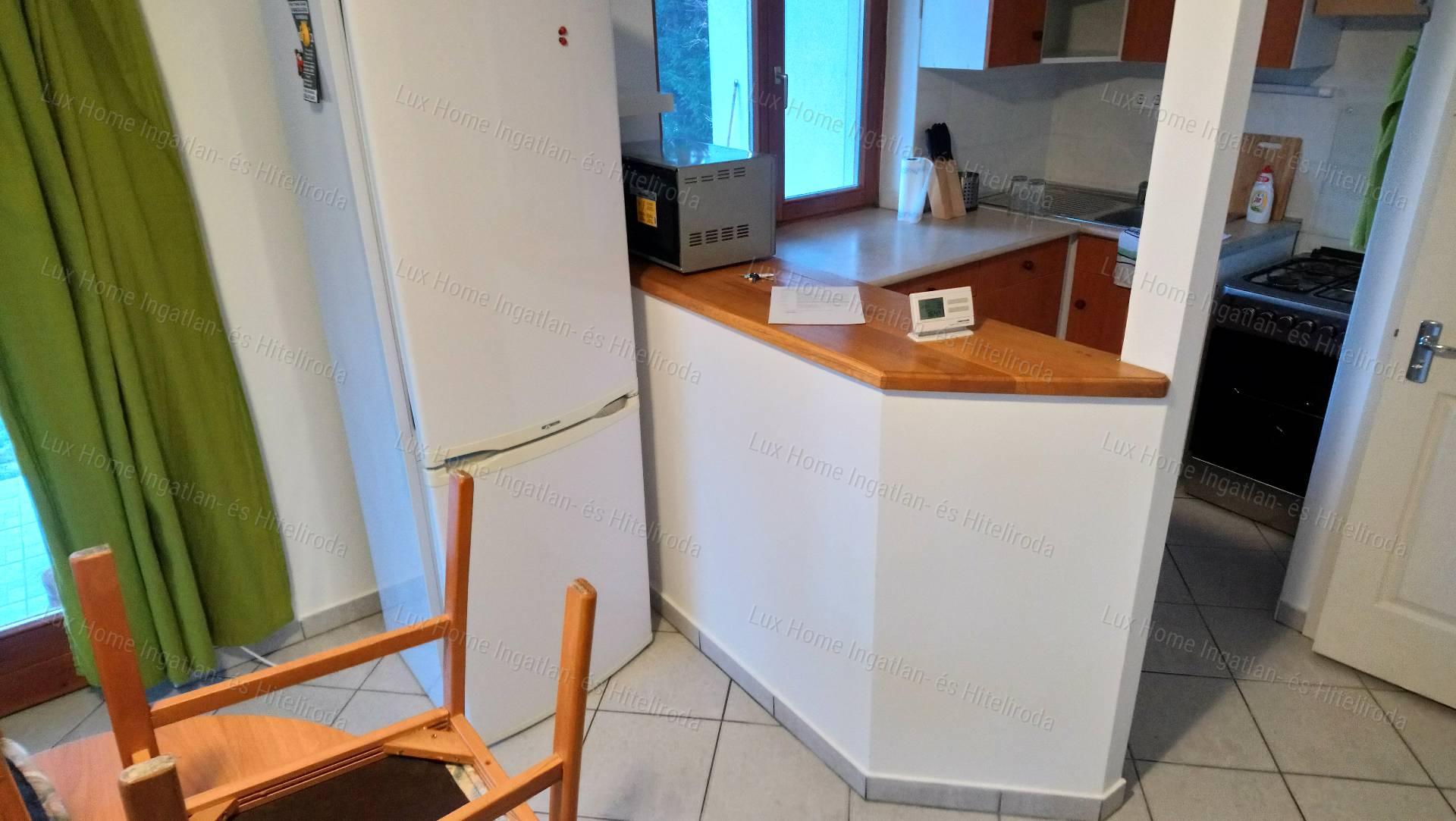Kiadó kétszintes, bútorozott családi ház Koppánymonostoron!