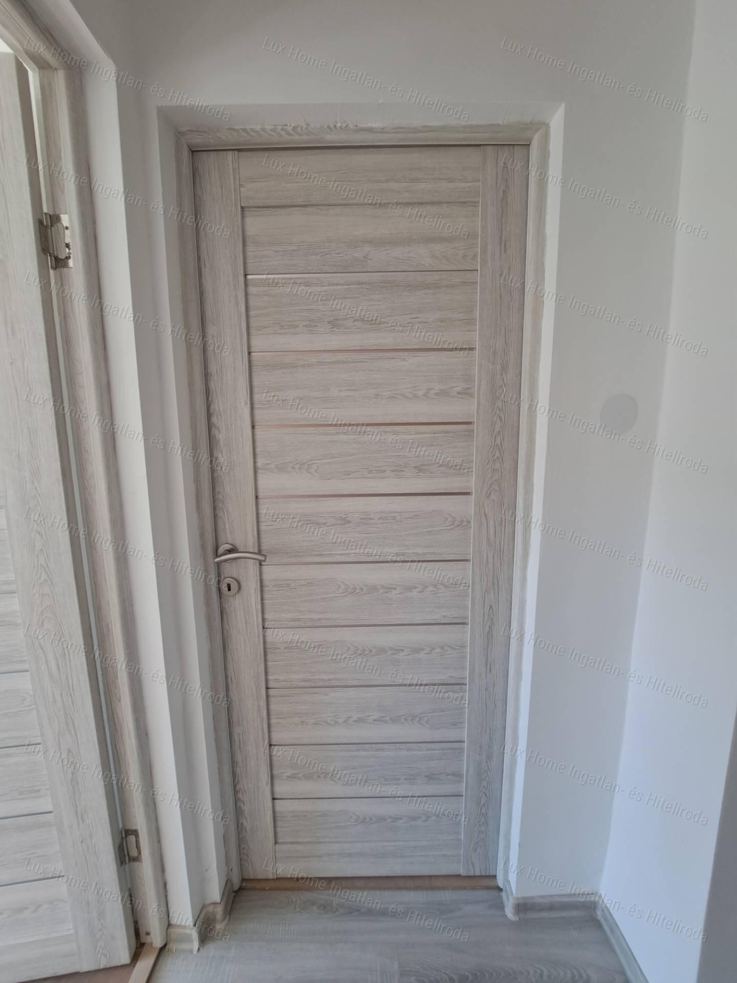 Eladó téglaépítésű, kertkapcsolatos 73nm-es lakás Tata központjában!
