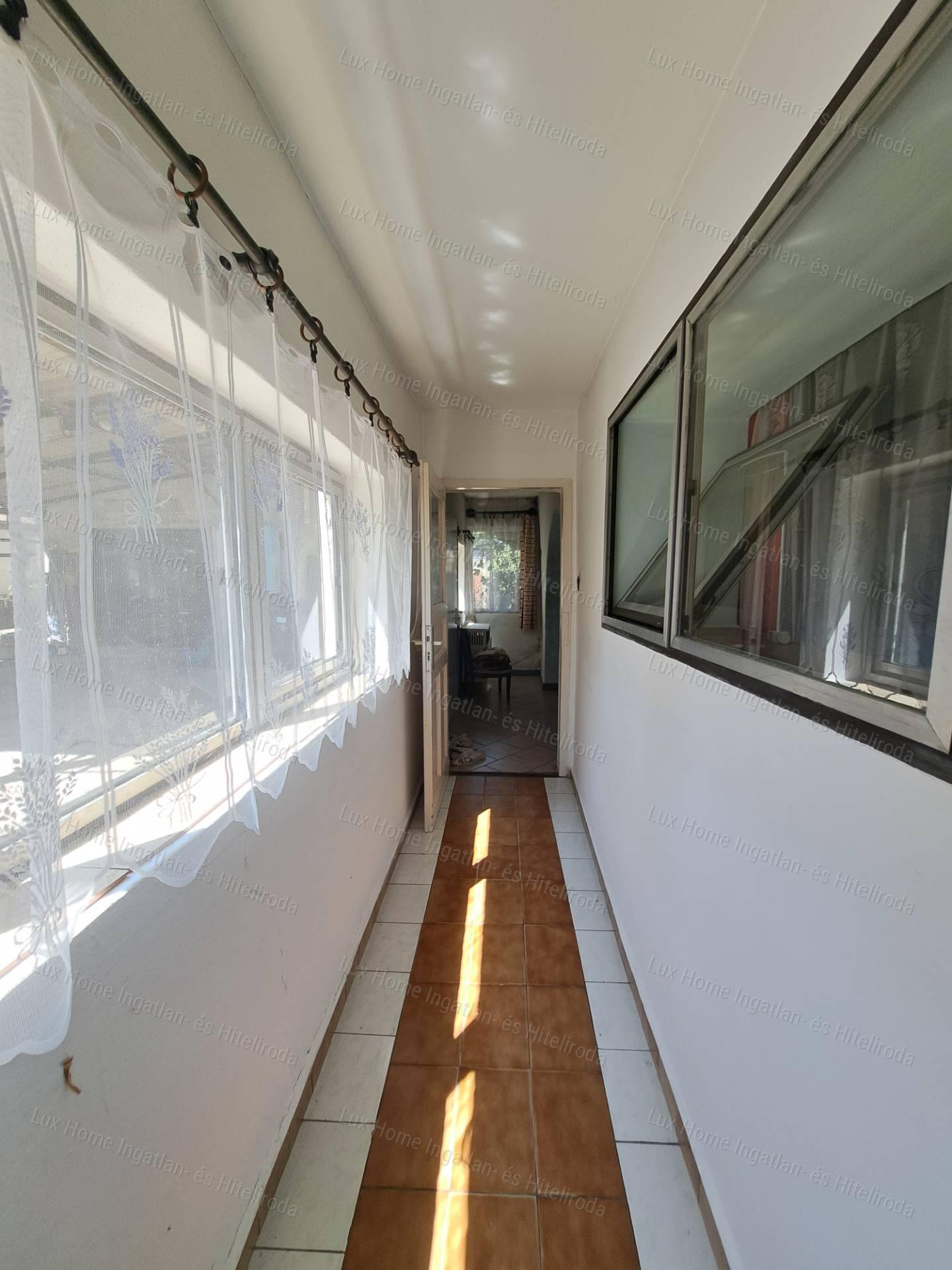 Bokodon eladó 1842 m²-es telek, 84 m²-es házzal és melléképületekkel