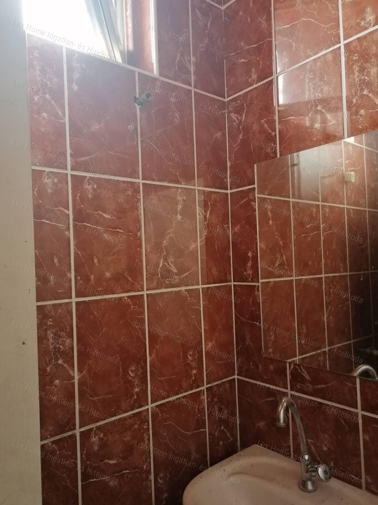 Oroszlány belterületén, hatalmas lehetőségekkel rendelkező ingatlan eladó!